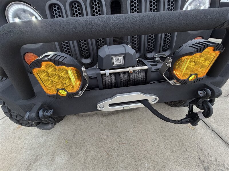 Used 2007 Jeep Wrangler Unlimited Sahara w/ Dual Top Group AWD/4WD image 17