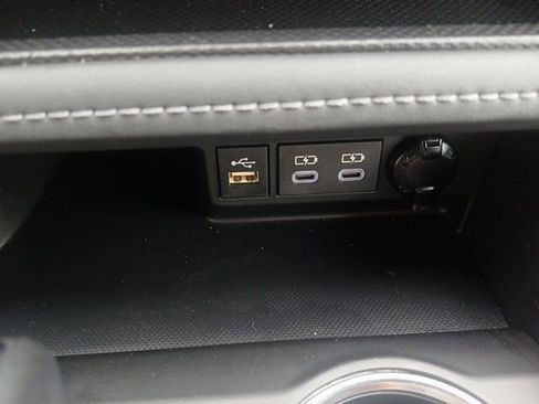 Used 2023 Toyota Highlander LE FWD image 38
