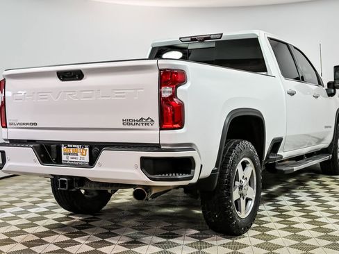 Used 2022 Chevrolet Silverado 2500 High Country w/ Technology Package AWD/4WD image 8