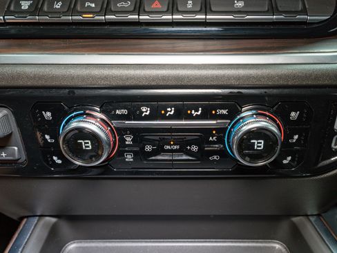 Used 2025 GMC Sierra 2500 SLT w/ SLT Premium Package image 25