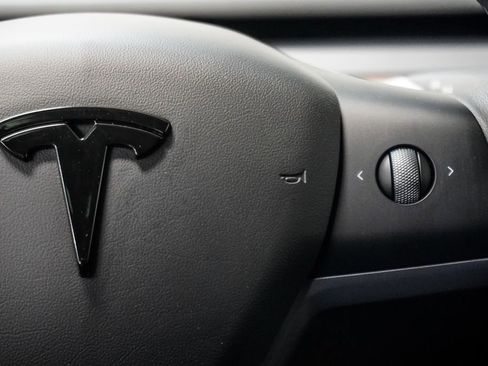 Used 2024 Tesla Model Y Performance AWD/4WD image 15