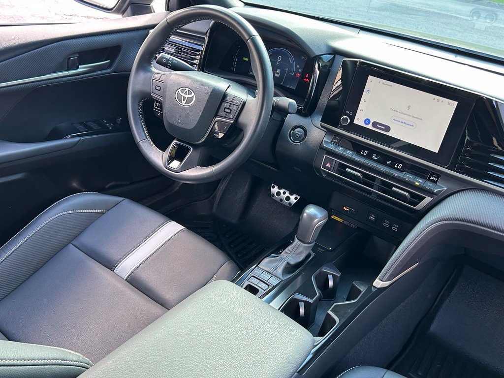 Used 2025 Toyota Camry SE FWD image 9