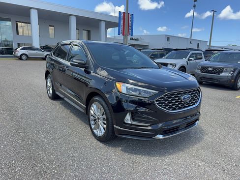 Certified 2022 Ford Edge Titanium w/ Equipment Group 301A AWD/4WD image 4