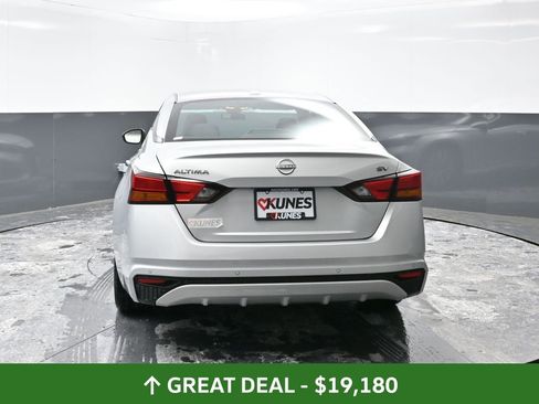 Used 2024 Nissan Altima 2.5 SV image 14