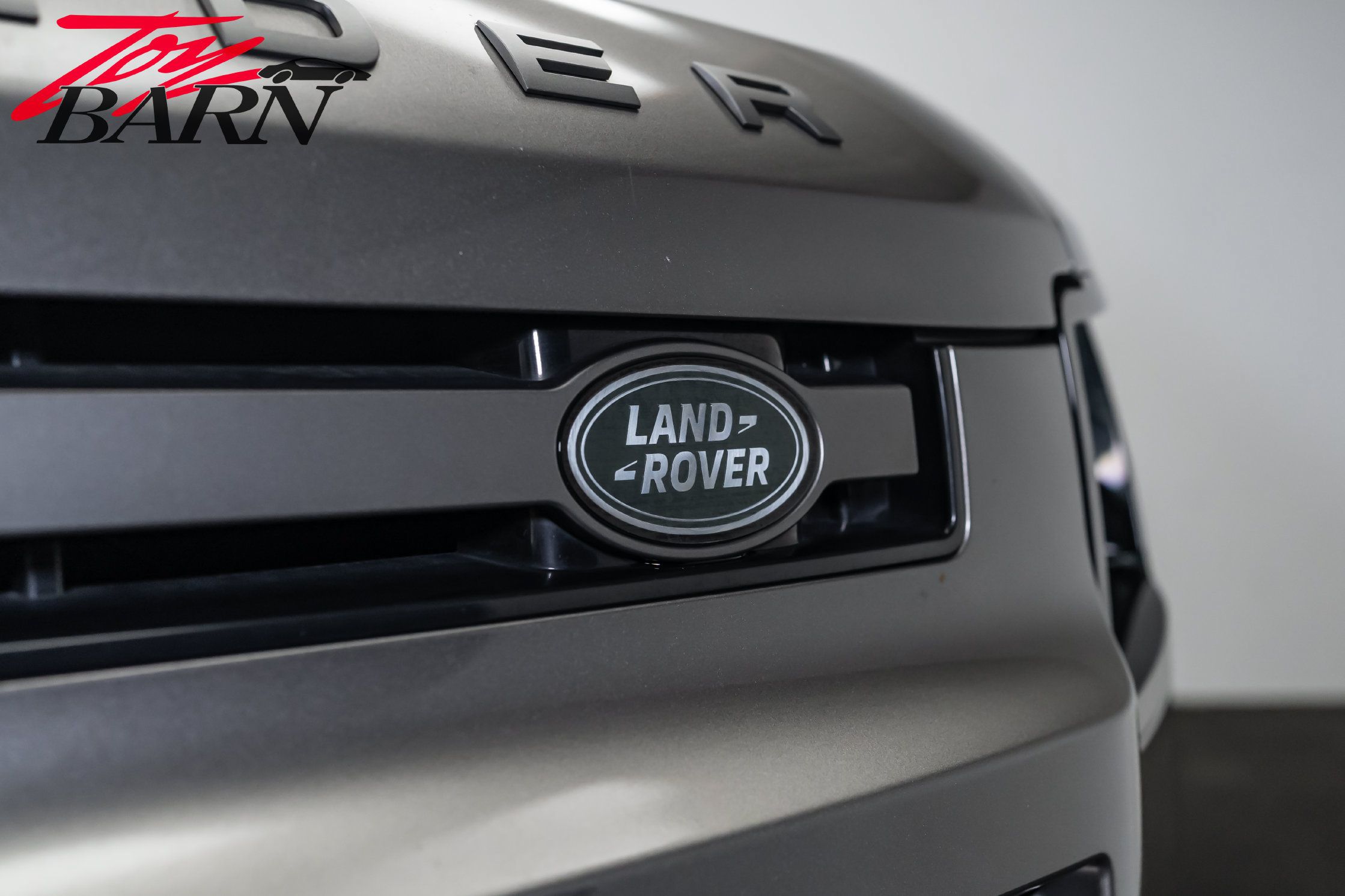 Used 2024 Land Rover Defender 110 X-Dynamic SE AWD/4WD image 10