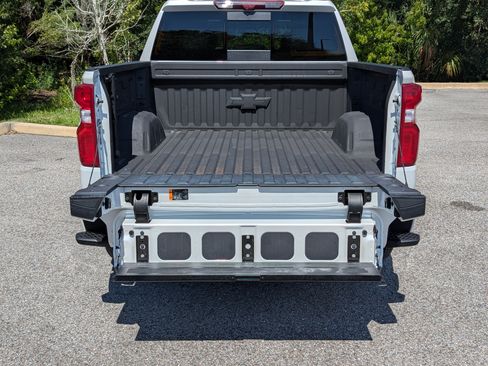 Used 2025 Chevrolet Silverado 1500 High Country AWD/4WD image 12
