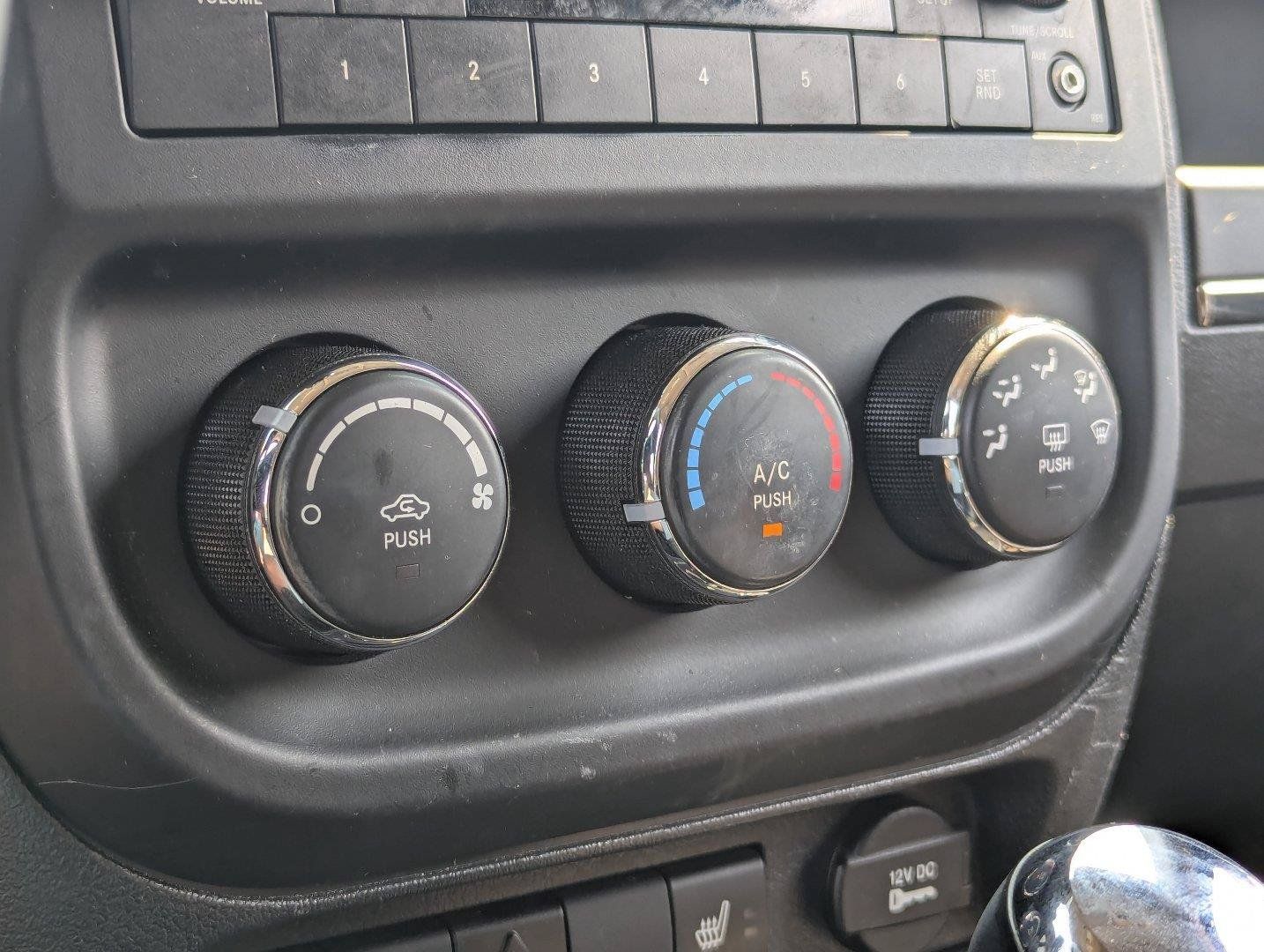 Used 2014 Jeep Patriot Latitude FWD image 18