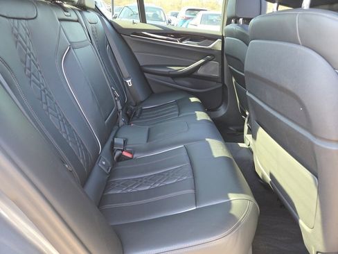 Used 2018 BMW M550i xDrive image 5