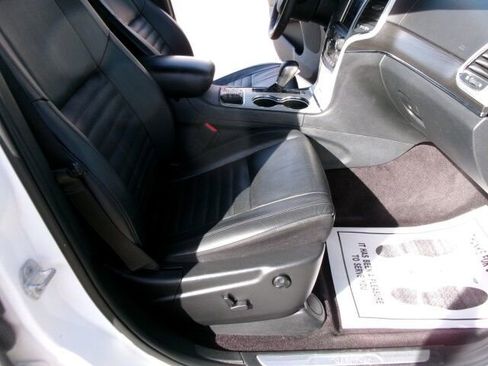 Used 2018 Jeep Grand Cherokee Limited image 21