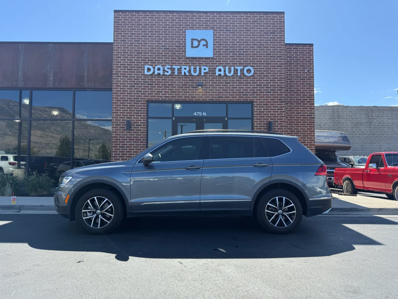 Used 2021 Volkswagen Tiguan SE w/ Panoramic Sunroof Package AWD/4WD image 19