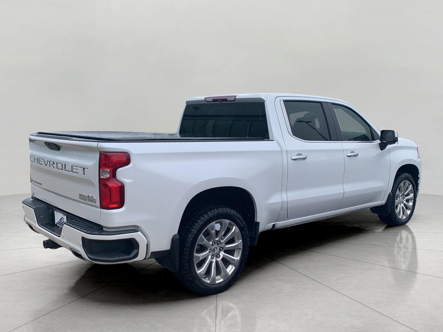 Used 2019 Chevrolet Silverado 1500 High Country w/ Technology Package AWD/4WD image 7