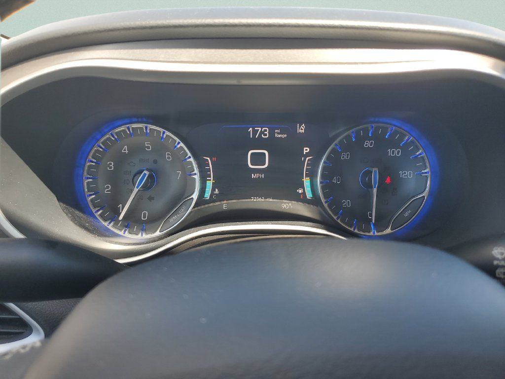 Used 2022 Chrysler Pacifica Touring-L FWD image 21