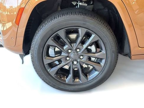 New 2026 Jeep Grand Cherokee L Limited AWD/4WD image 12