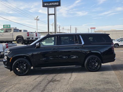 New 2026 Chevrolet Suburban LS RWD image 2