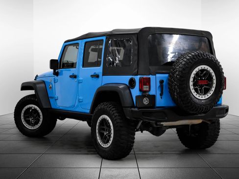 Used 2017 Jeep Wrangler Unlimited Rubicon w/ Connectivity Group AWD/4WD image 10
