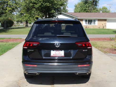 Used 2019 Volkswagen Tiguan SE w/ Panoramic Sunroof Package image 8