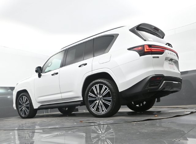 Used 2024 Lexus LX 600 4WD w/ Appearance Package image 24