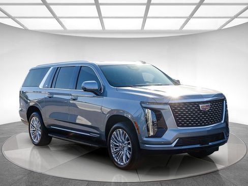 Used 2025 Cadillac Escalade ESV Premium Luxury w/ LPO, Floor Liner Package AWD/4WD image 5
