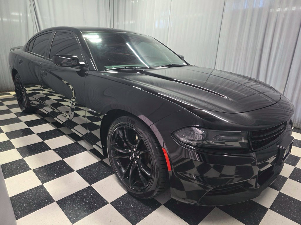 Used 2018 Dodge Charger R/T w/ Blacktop Package RWD image 3