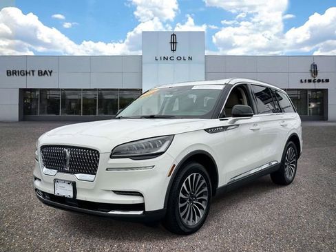 Certified 2023 Lincoln Aviator AWD w/ Premium Package image 2