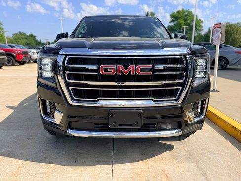 Used 2023 GMC Yukon XL SLT AWD/4WD image 2