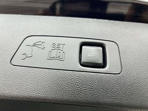 Certified 2025 Lincoln Corsair AWD w/ Equipment Group 101A image 16