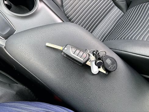 Used 2024 Toyota Camry SE FWD image 13