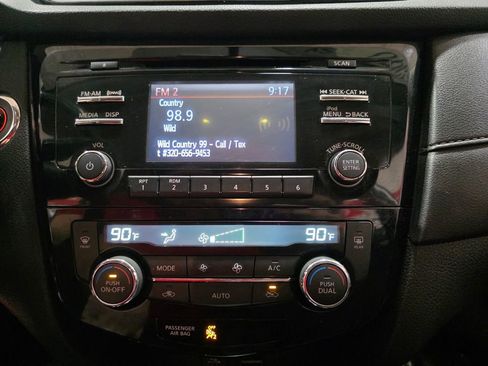 Used 2017 Nissan Rogue SV image 23