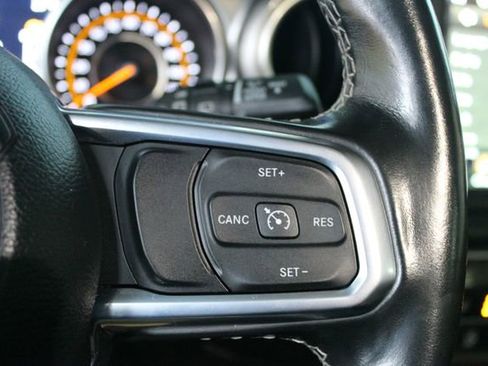 Used 2020 Jeep Wrangler Unlimited Sahara w/ Uconnect 4C Nav & Sound Group AWD/4WD image 15