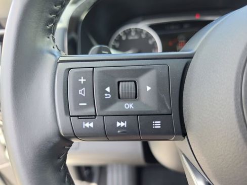 Used 2024 Nissan Pathfinder SV FWD image 22
