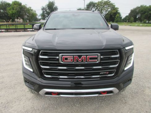 New 2026 GMC Yukon AT4 AWD/4WD image 10