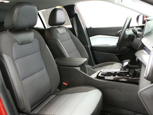 Used 2024 Chevrolet Trax LT w/ Driver Confidence Package FWD image 31