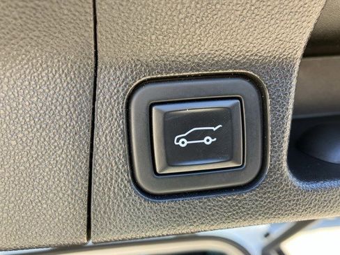 Used 2021 GMC Acadia SLT image 28