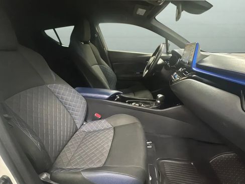 Used 2021 Toyota C-HR XLE FWD image 21