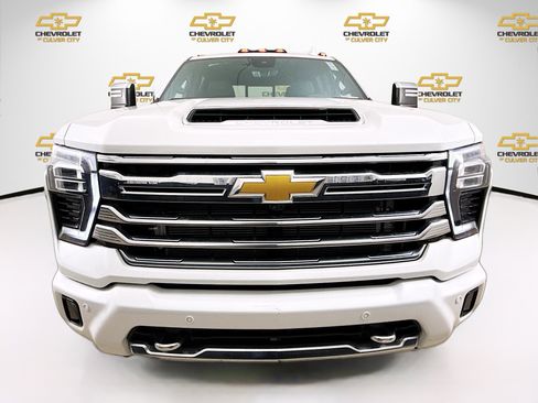 Used 2024 Chevrolet Silverado 3500 High Country w/ High Country Premium Package AWD/4WD image 2