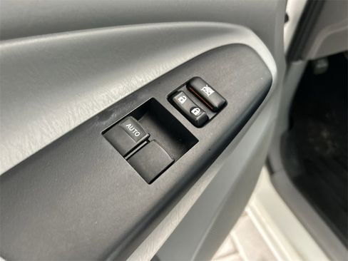 Used 2013 Toyota Tacoma Base image 13