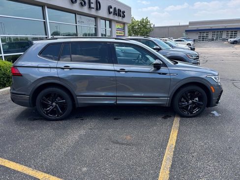 Used 2023 Volkswagen Tiguan SE R-Line AWD/4WD image 9