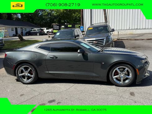 Used 2016 Chevrolet Camaro LT RWD image 4
