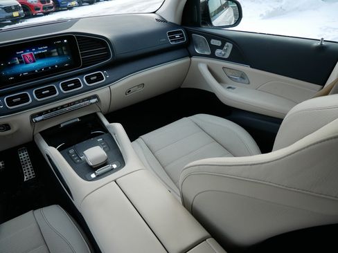 Used 2022 Mercedes-Benz GLS 450 4MATIC image 11