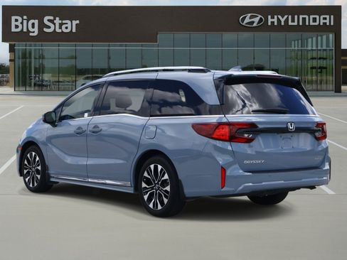 Used 2025 Honda Odyssey Elite image 3