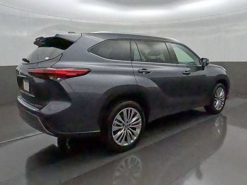 Used 2023 Toyota Highlander Platinum FWD image 7