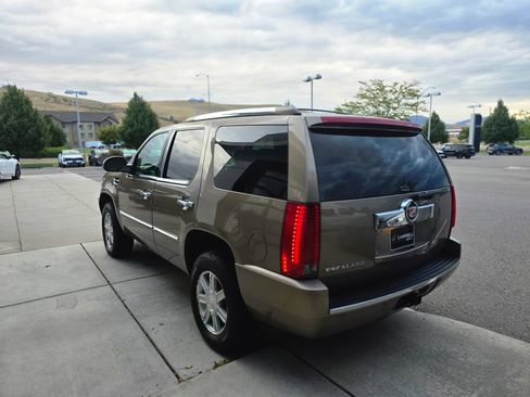Used 2007 Cadillac Escalade AWD w/ Information Package image 7