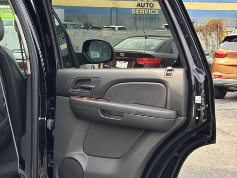 Used 2013 Chevrolet Tahoe LT w/ Luxury Package AWD/4WD image 20