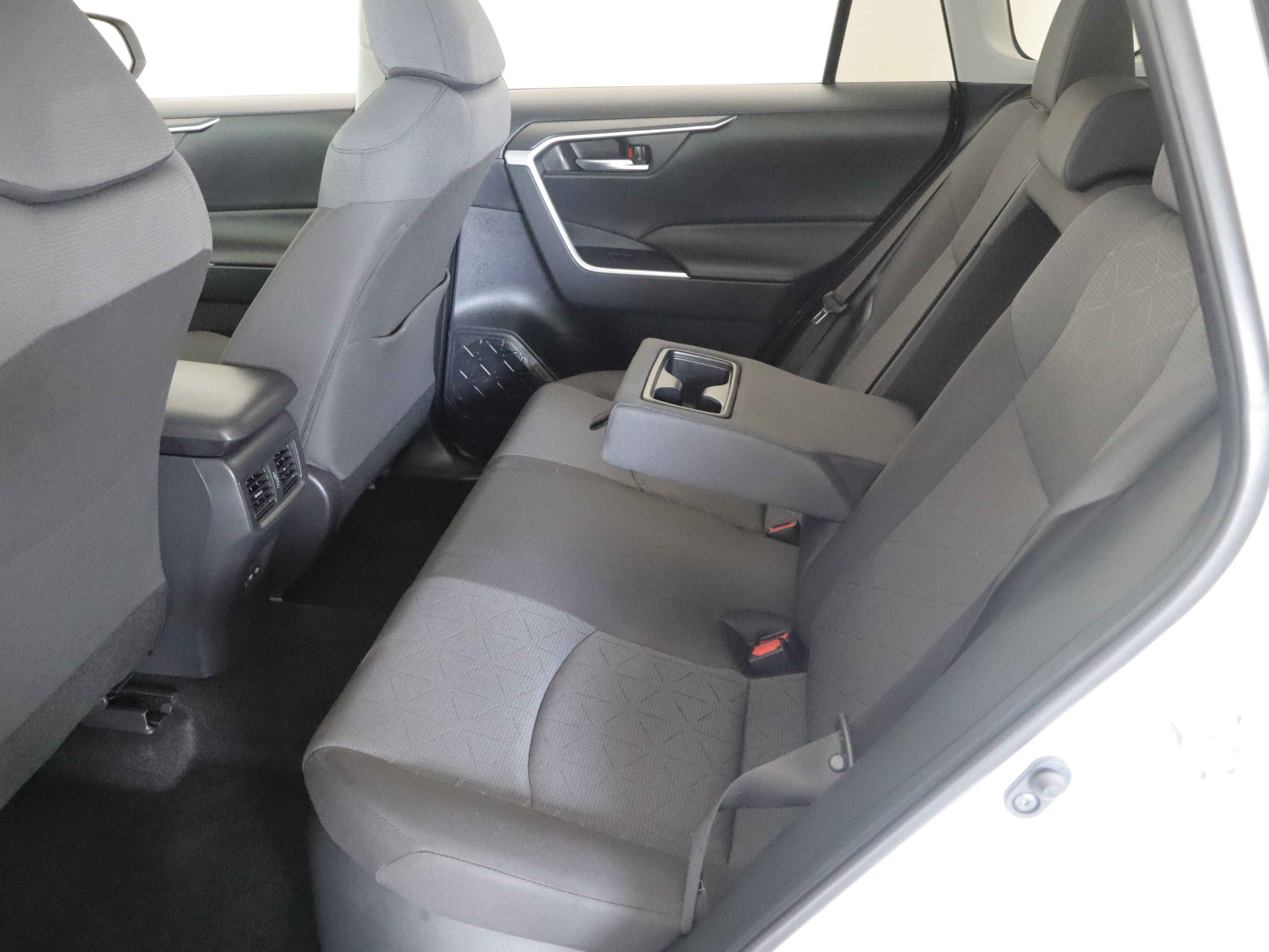 Used 2025 Toyota RAV4 XLE w/ Convenience Package AWD/4WD image 9