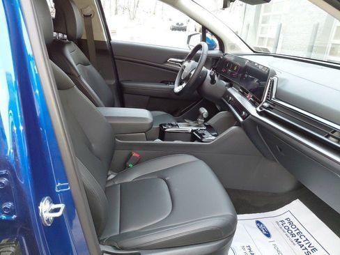 Used 2025 Kia Sportage EX w/ Premium Package image 9