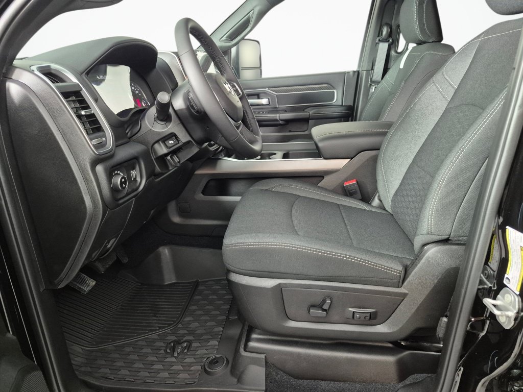 New 2026 RAM 2500 Big Horn AWD/4WD image 18
