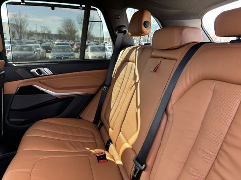 Used 2019 BMW X5 xDrive40i w/ M Sport Package image 32