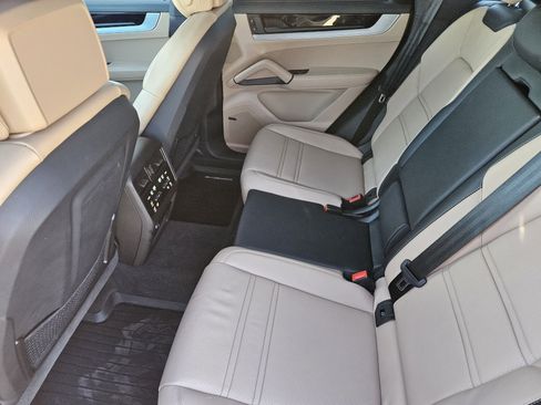 Certified 2025 Porsche Cayenne S image 28