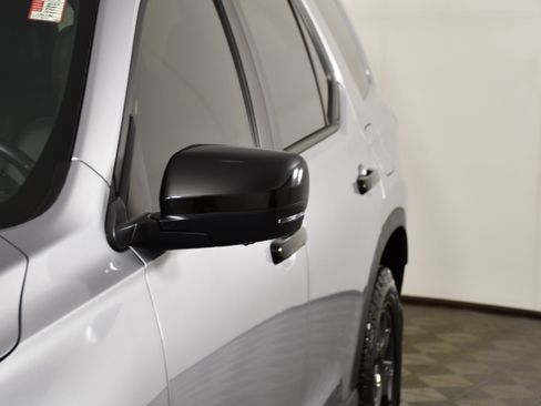 Used 2025 Honda Pilot TrailSport image 13
