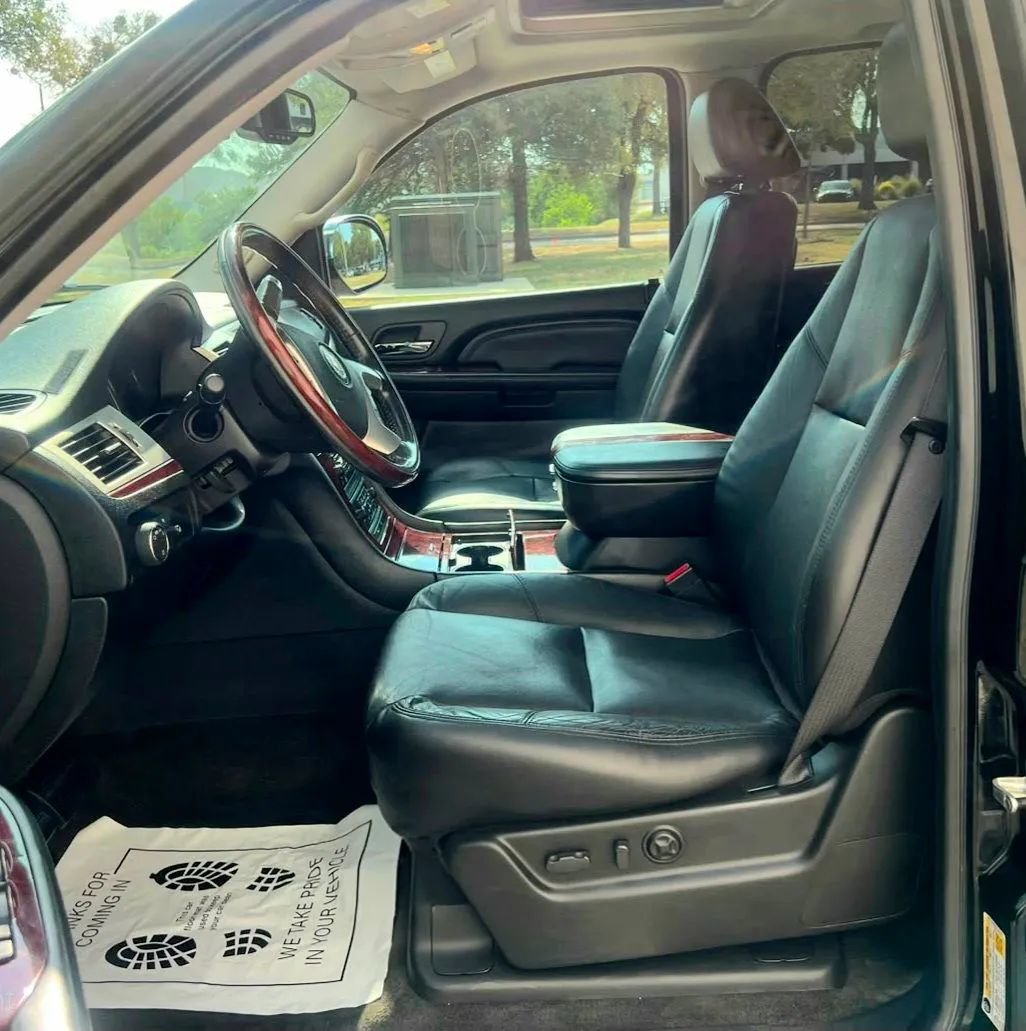 Used 2007 Cadillac Escalade EXT w/ Information Package AWD/4WD image 21
